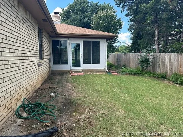3 bed, 2.0 bath, 1939 sqft, $1,925 — Photo 4