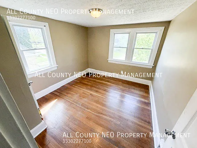 321 Grace Ave — Photo 17