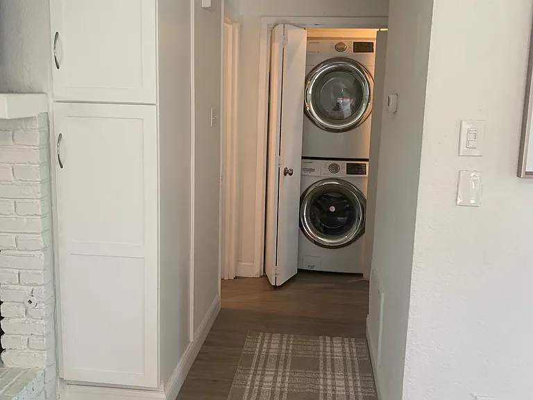 9946 Camfield Ave — Photo 9