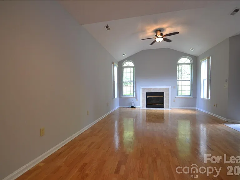 8035 Sultana Cir — Photo 6