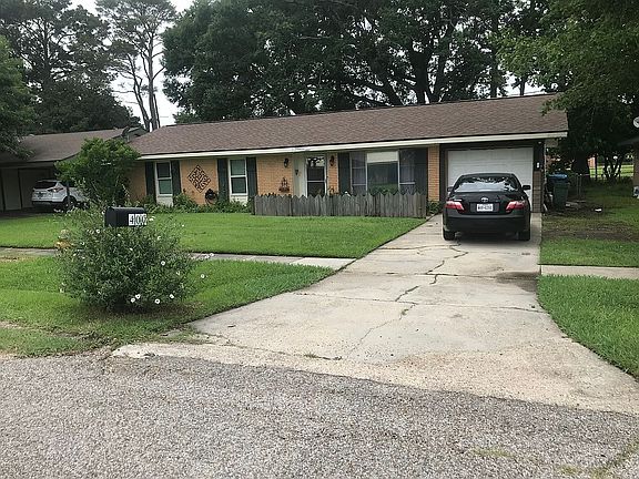 3rd image of 400 S Wakefield Dr