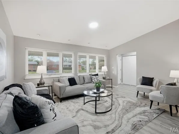 3145 Parker Rd, Florissant, MO 63033