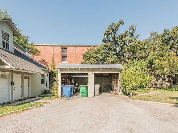 5th image of 225 E Woodlawn Ave