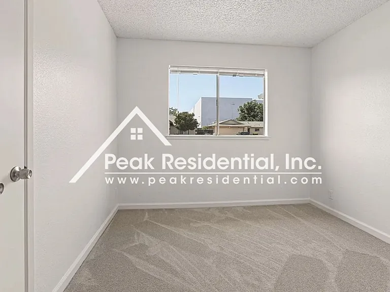 4154 Englewood St — Photo 8