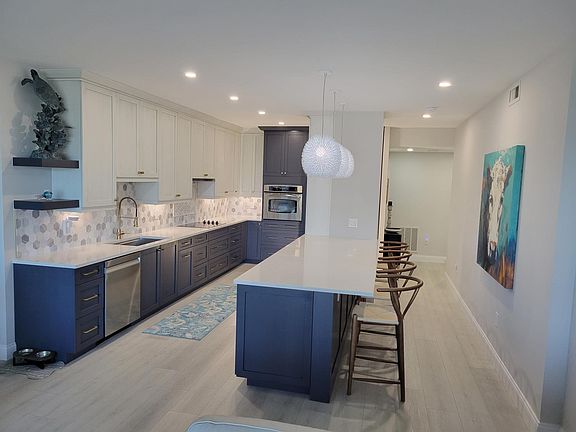 4th image of 1 Beach Dr SE APT 801