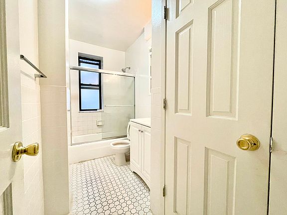 4th image of 21 Central Park N #43