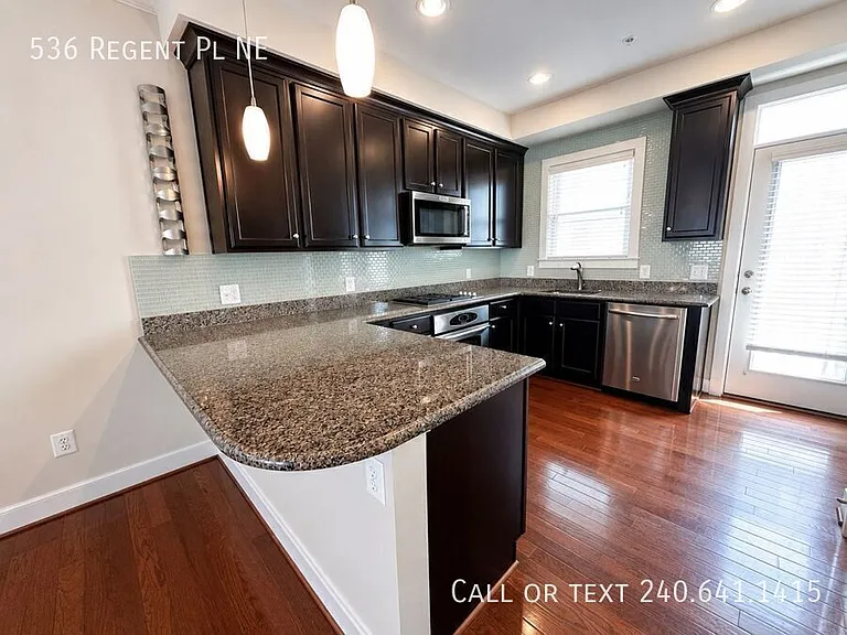 536 Regent Pl NE — Photo 5