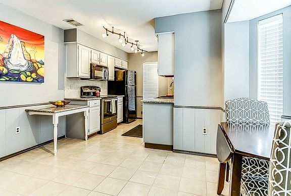 4th image of 2028 Avignon Dr