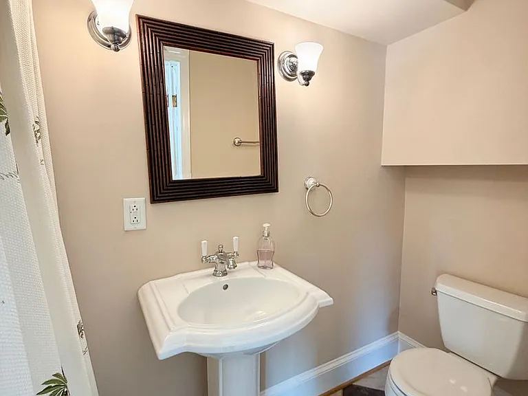 321 Cove View Ct — Photo 16