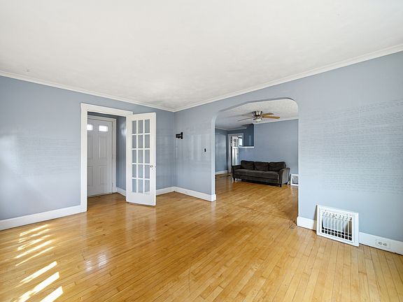 4th image of 2306 19th Ave