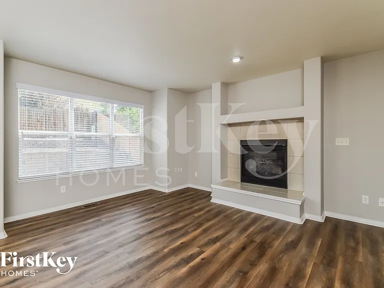 1749 Dewhirst Dr — Photo 7
