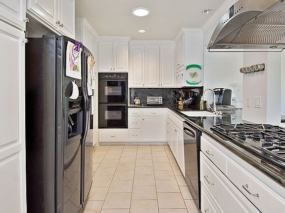 3rd image of 21033 Avenue San Luis