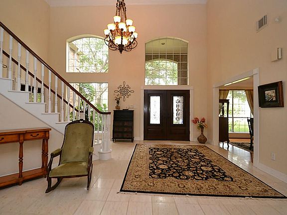 3rd image of 935 Oak Parkway Dr