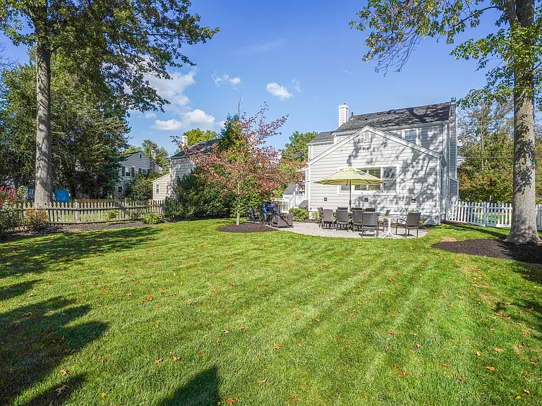 256 Woodland Ave — Photo 37