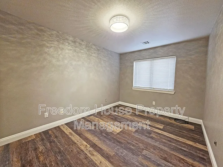 3630 E Vineyard Dr N — Photo 30