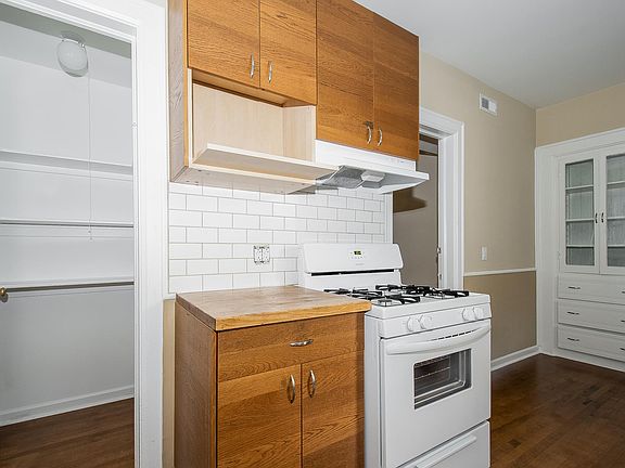 5th image of 2243 W 21st Pl Floor 1