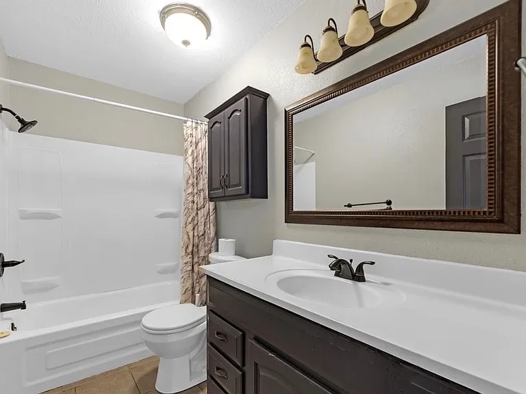 1108 W Fredericksburg St — Photo 20