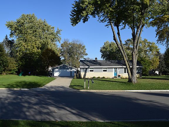 2nd image of W238N6240 Park Ct