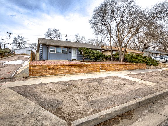 3rd image of 1429 N Circle Dr