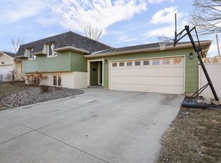 2413 3rd St, Moline, IL 61265