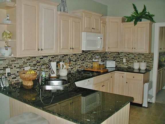3rd image of 106 Linger St