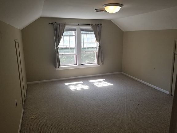 5th image of 842 Lee St