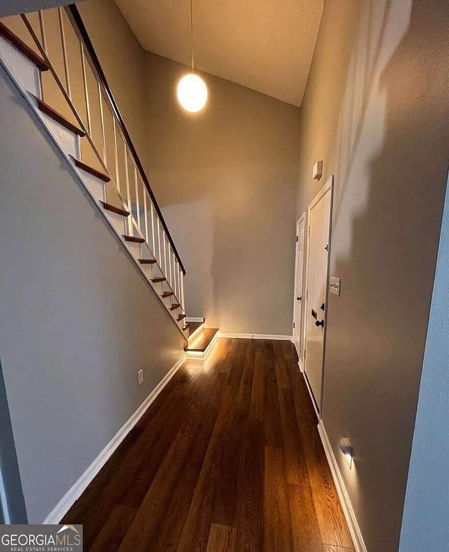 3 bed, 1.5 bath, 1318 sqft, $1,450 — Photo 3