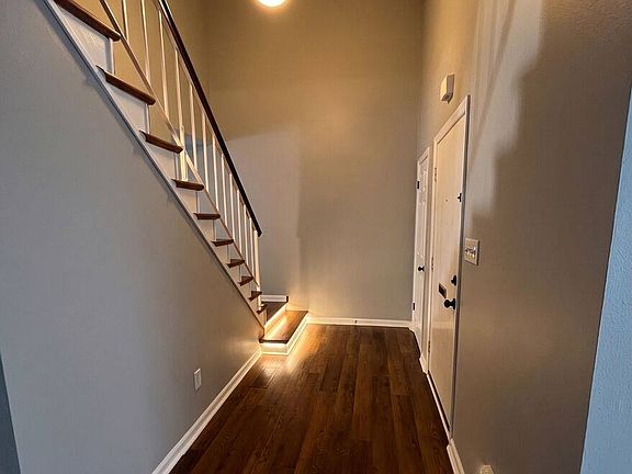 3rd image of 142 Stoneridge Dr