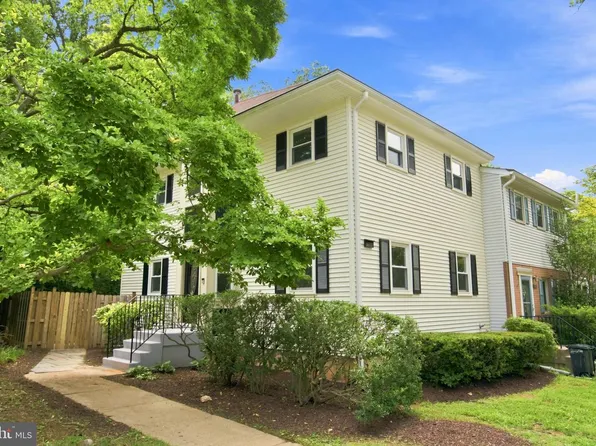 3071 White Birch Ct, Fairfax, VA 22031