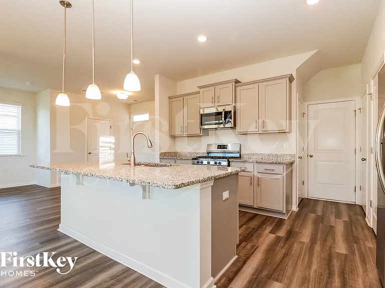 591 Wayton Cir — Photo 9