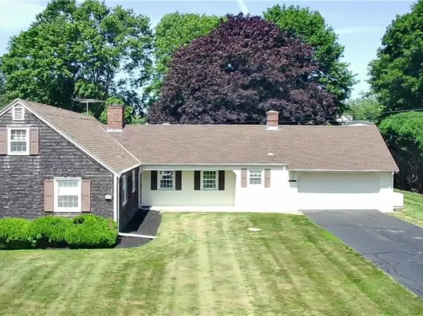 5 South Dr, Middletown, RI 02842