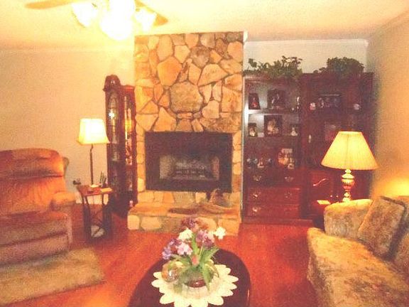 5th image of 430 Pinebrook Dr