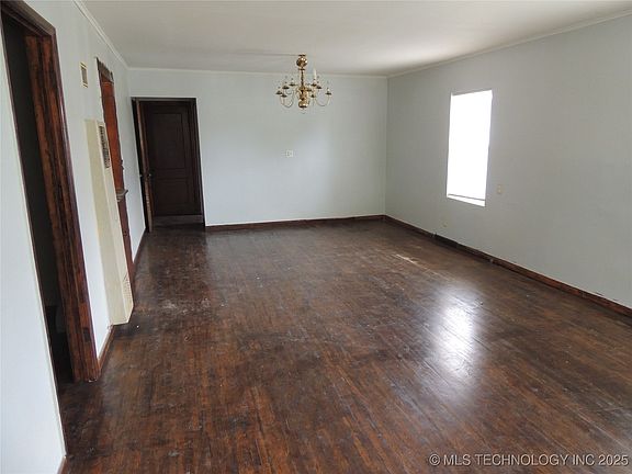 4th image of 744 N Atlanta Ave E