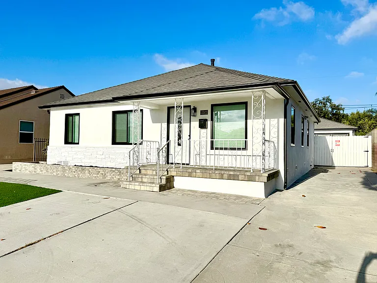 15502 Ermanita Ave — Photo 1