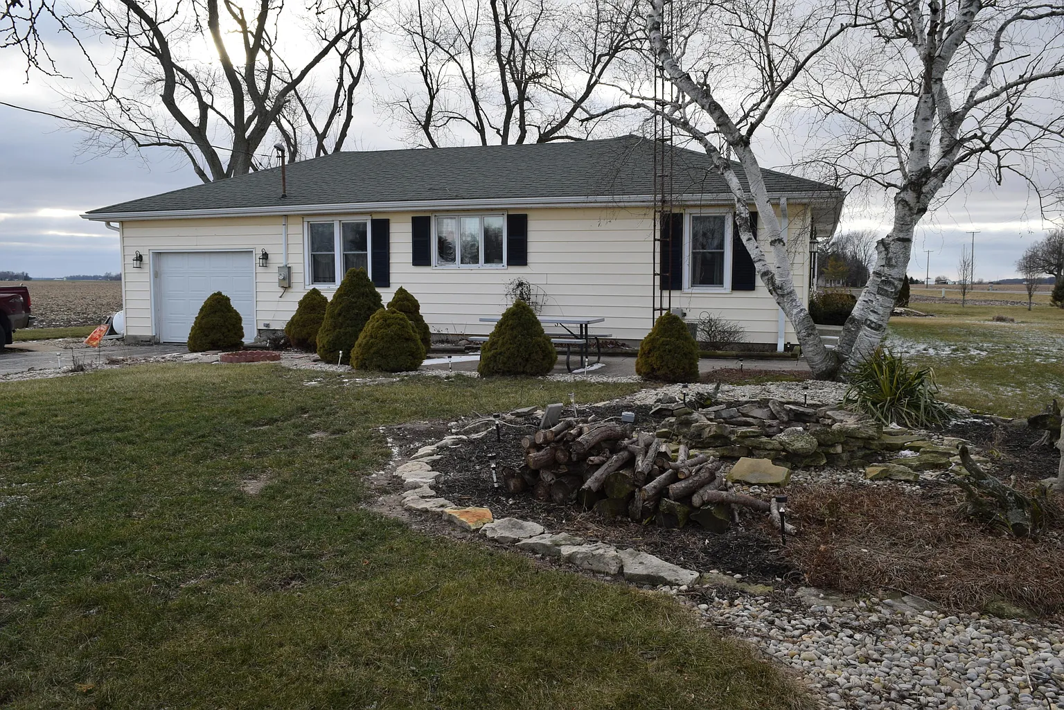 3492 Rockford West Rd photo 1