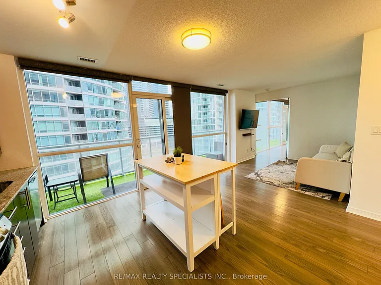 352 Front St W #1007 — Photo 8