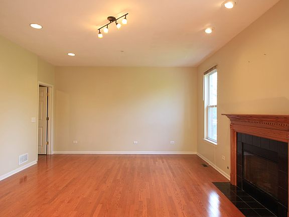 4th image of 802 Spencer Ln