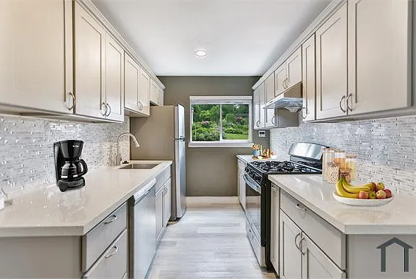 1355 Jefferson St #3 — Photo 3