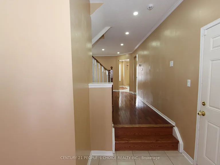 14 Thornbush Blvd — Photo 35