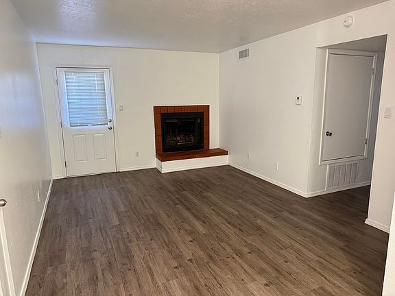 2nd image of 1237 Menaul Blvd NW