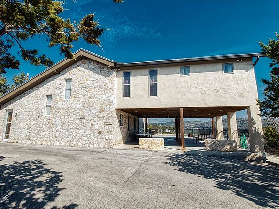 5th image of 210 Bluebonnet Dr