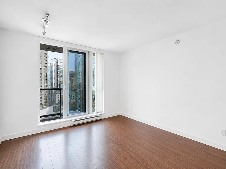 1010 Richards St #1703 — Photo 6