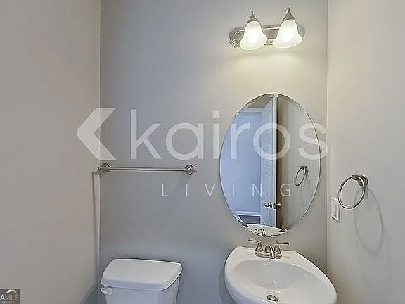 5th image of 108 English Oak Ln