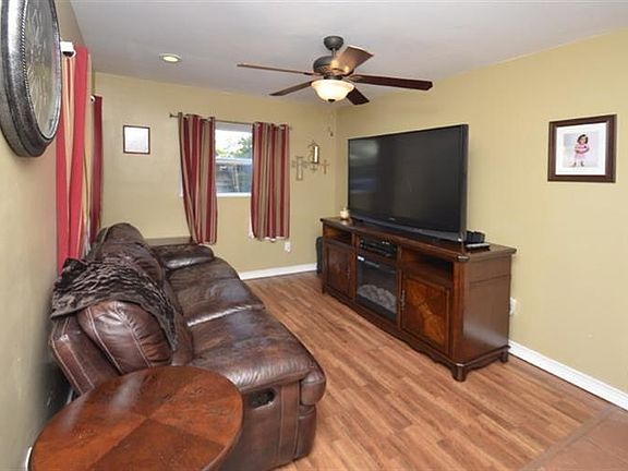 4th image of 105 Caroline St
