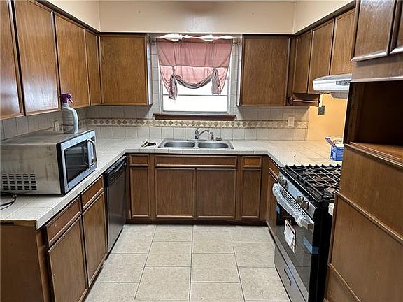 3rd image of 5521 Hudson Dr