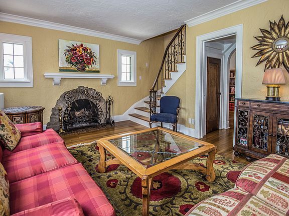 LR - curved staircase & NFP