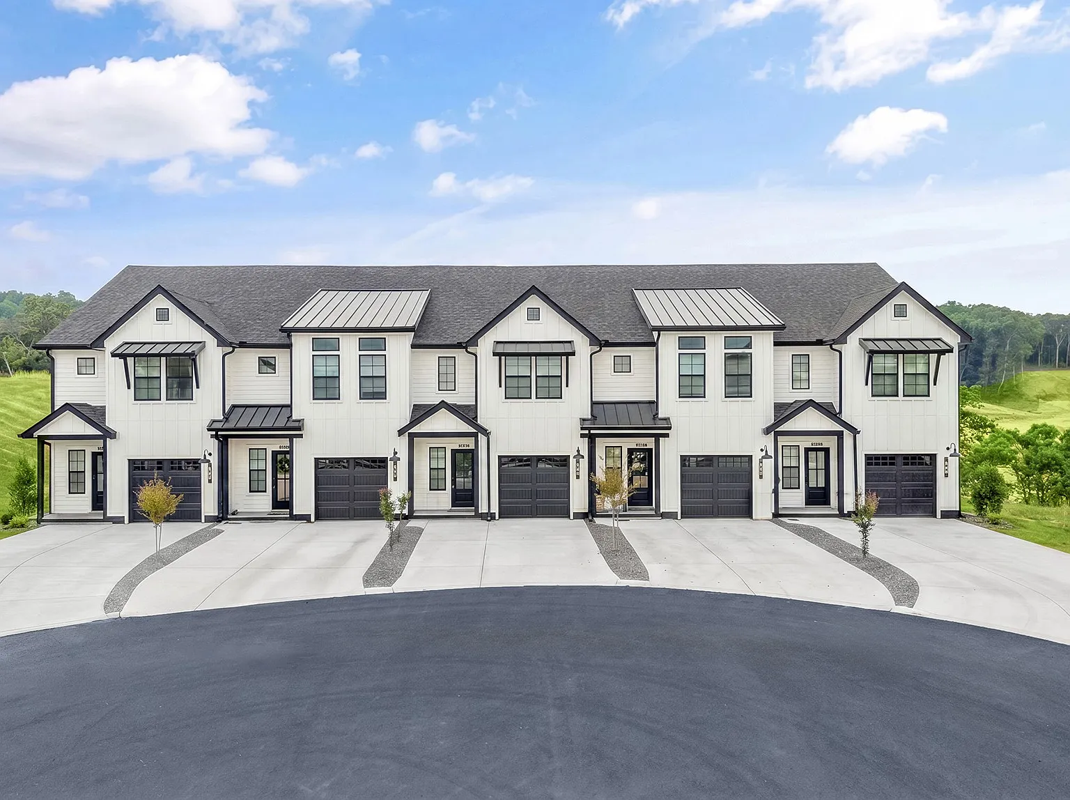 Steele Landing Townhome Rentals — Photo 3