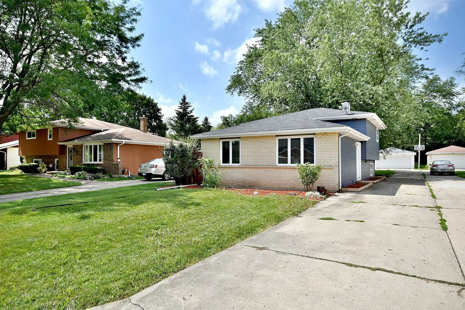1N542 Goodrich Ave photo 1