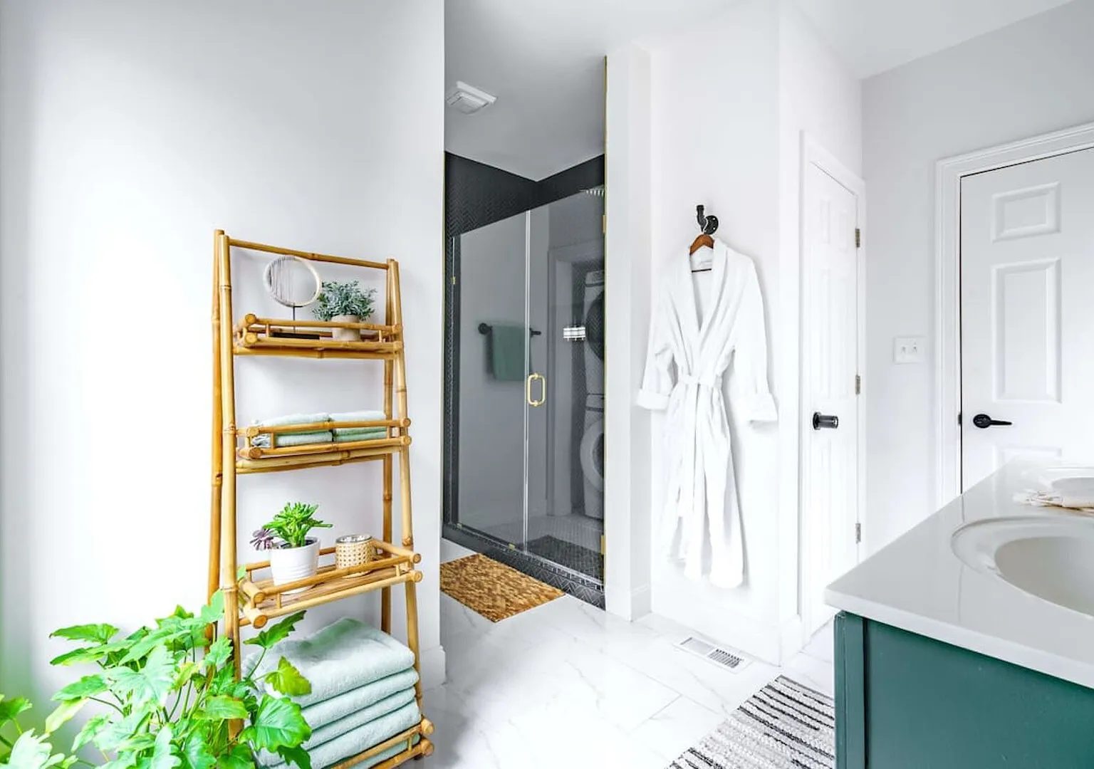 Urban Jungle by Jungle House | Downtown & Short North | Free Parking — Photo 2