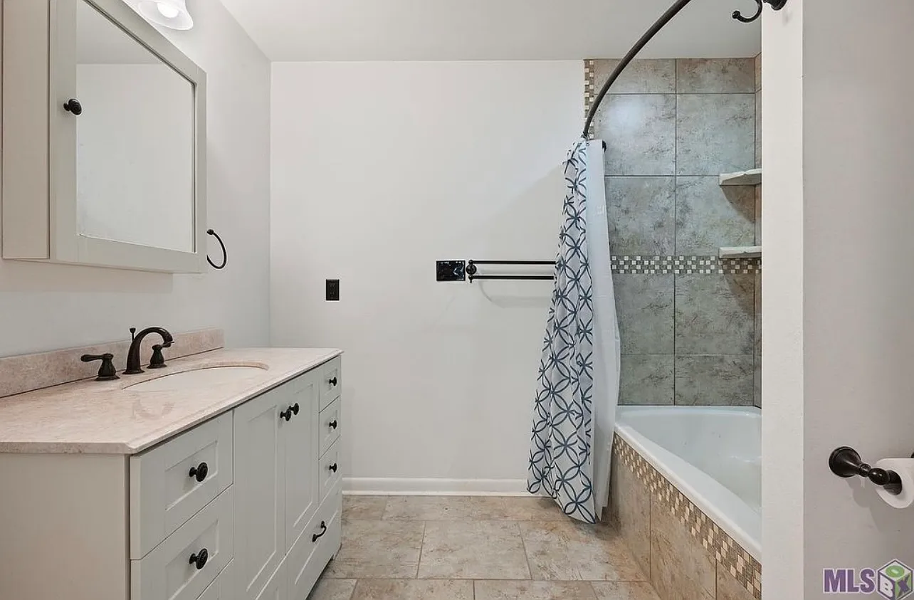 2 bed, 1400 sqft, $1,425 — Photo 1